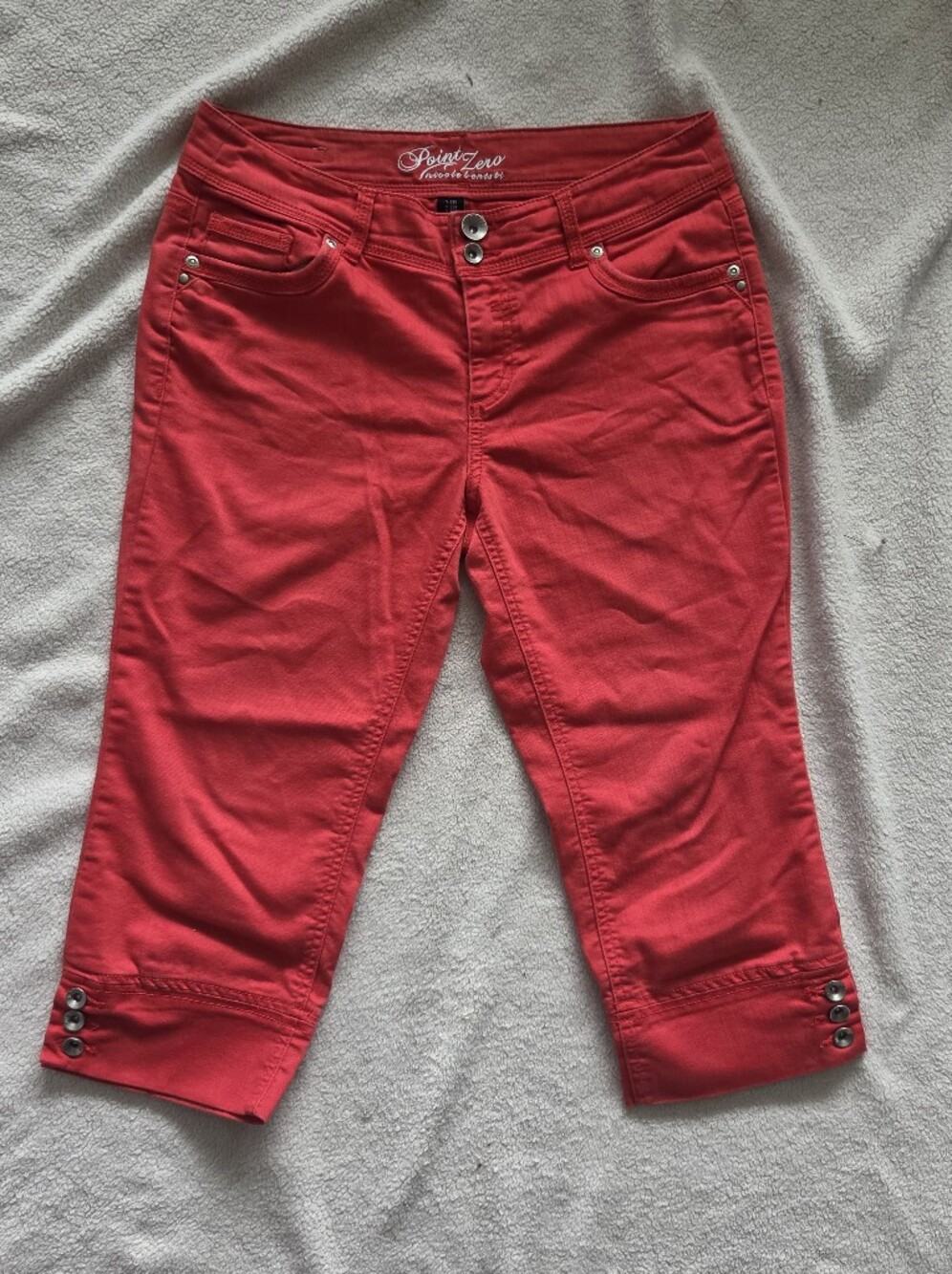 Point Zero Bright Red Mid-Rise Capri Pants